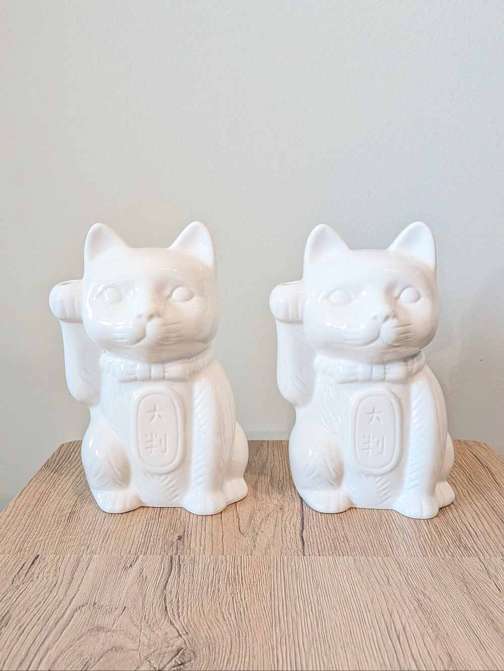 NWOT Set of 2 White Ceramic Maneki Neko Lucky Cat Tiki Cocktail Mugs Cups